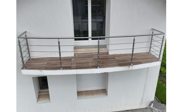 Garde-corps sur balcon cintré