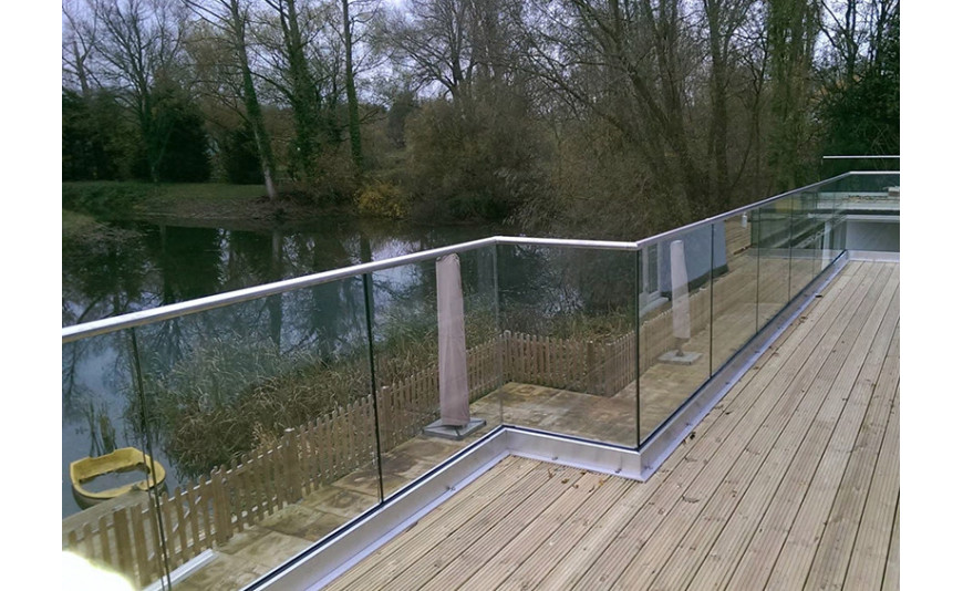 Comment bien choisir un garde-corps en verre ?